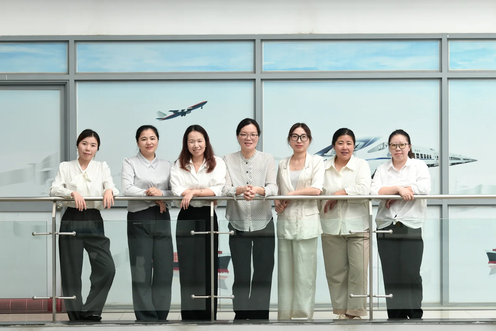 L'équipe approvisionnement et contrôle qualité de Sinospect à son bureau de Ningbo, en Chine