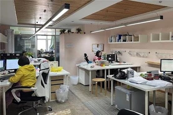 Sinospect open workspace in Ningbo, China